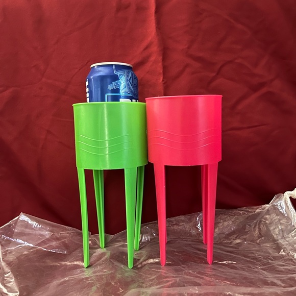 Beach in sand cups - Picture 2 of 4